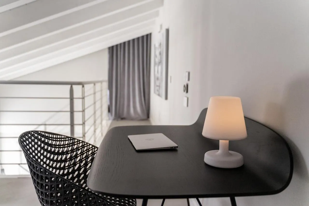 Homethirtyfour Verona Apartment