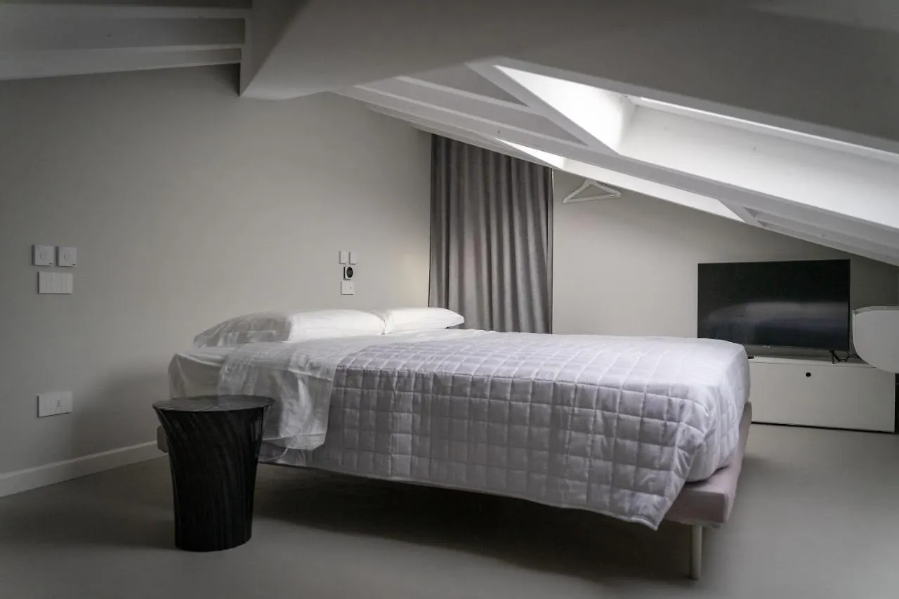 Apartment Homethirtyfour Verona Italy