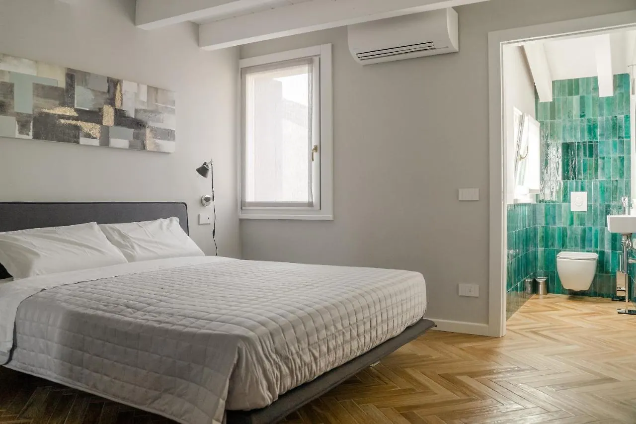 Homethirtyfour Verona Apartment